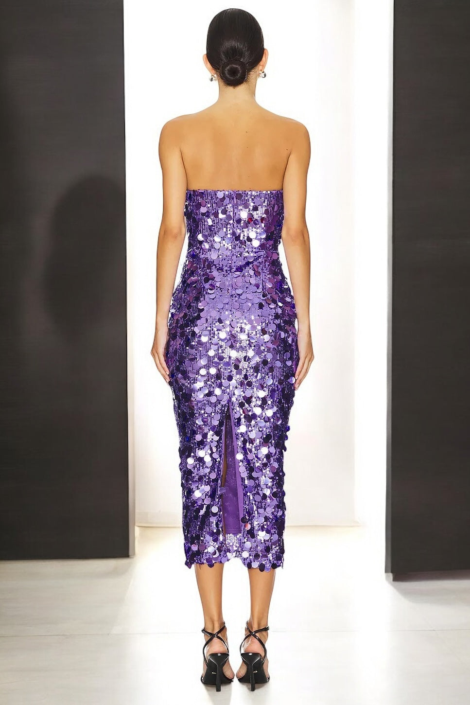 Robe fourreau mi-longue bustier à sequins en violet/noir