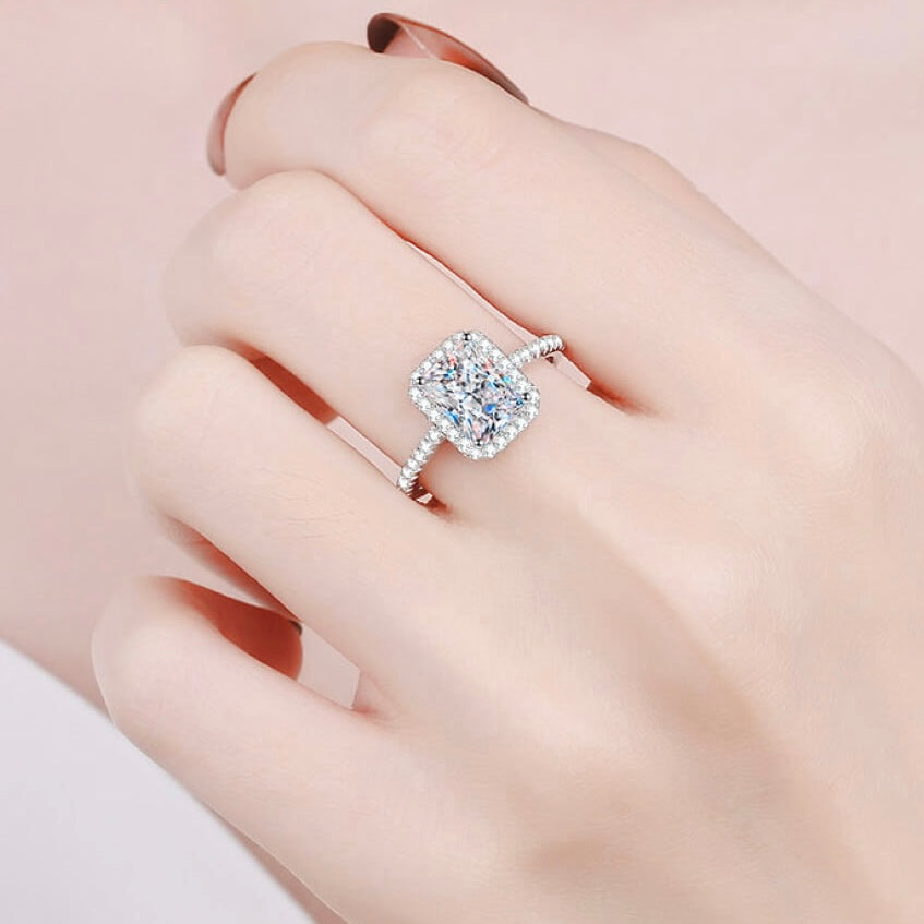 Bague rectangulaire en moissanite de 1 carat