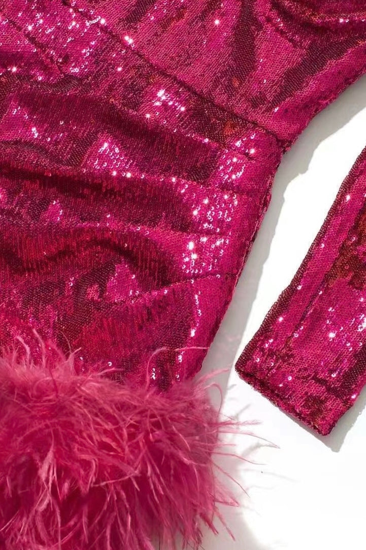 Robe de cocktail courte à paillettes et plumes en champagne / rose rouge / bleu roi 